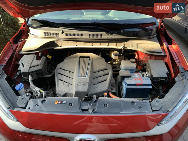 Красный Хендай Kona, объемом двигателя 0 л и пробегом 73 тыс. км за 17000 $, фото 6 на Automoto.ua