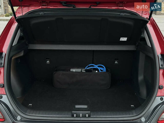 Красный Хендай Kona, объемом двигателя 0 л и пробегом 135 тыс. км за 17990 $, фото 22 на Automoto.ua