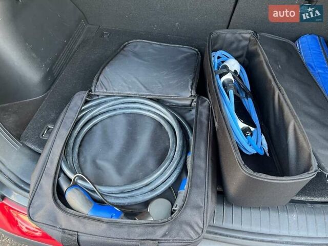 Червоний Хендай Kona, об'ємом двигуна 0 л та пробігом 57 тис. км за 16999 $, фото 14 на Automoto.ua