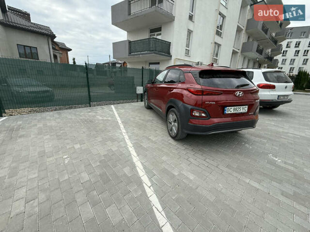 Красный Хендай Kona, объемом двигателя 0 л и пробегом 48 тыс. км за 16000 $, фото 2 на Automoto.ua