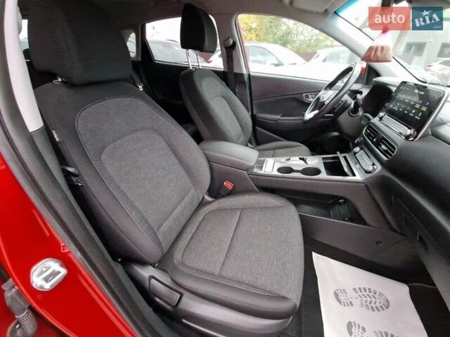 Червоний Хендай Kona, об'ємом двигуна 0 л та пробігом 79 тис. км за 16200 $, фото 45 на Automoto.ua