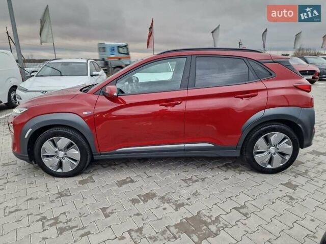 Красный Хендай Kona, объемом двигателя 0 л и пробегом 101 тыс. км за 16200 $, фото 3 на Automoto.ua