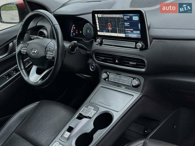 Красный Хендай Kona, объемом двигателя 0 л и пробегом 135 тыс. км за 17990 $, фото 60 на Automoto.ua