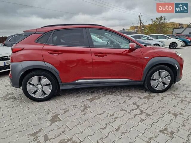 Красный Хендай Kona, объемом двигателя 0 л и пробегом 101 тыс. км за 16200 $, фото 4 на Automoto.ua