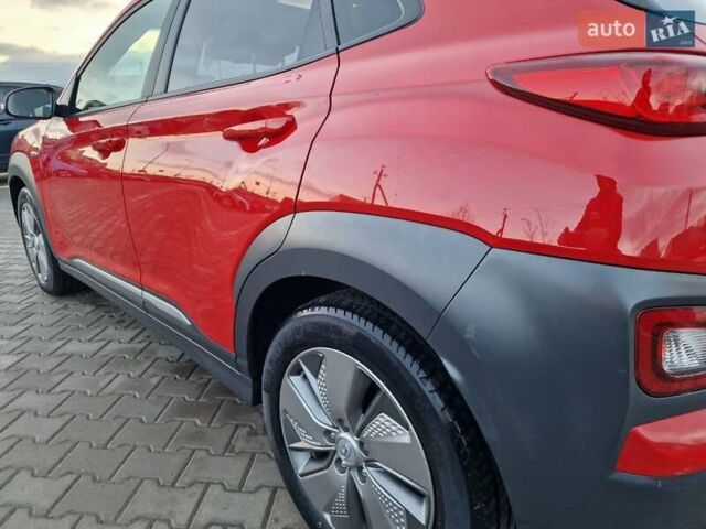 Красный Хендай Kona, объемом двигателя 0 л и пробегом 104 тыс. км за 17800 $, фото 17 на Automoto.ua