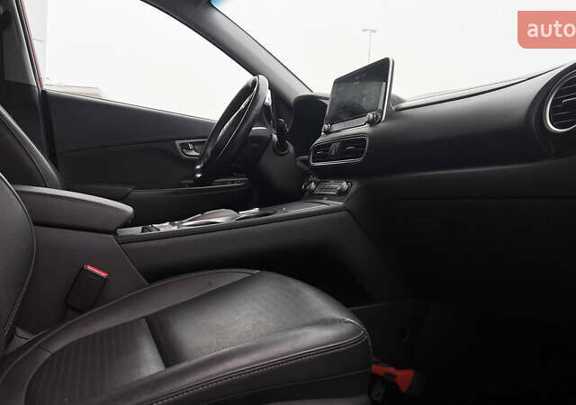 Красный Хендай Kona, объемом двигателя 0 л и пробегом 70 тыс. км за 19917 $, фото 34 на Automoto.ua