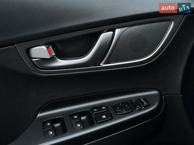 Красный Хендай Kona, объемом двигателя 0 л и пробегом 135 тыс. км за 17990 $, фото 30 на Automoto.ua