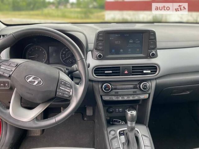 Красный Хендай Kona, объемом двигателя 1.59 л и пробегом 62 тыс. км за 17800 $, фото 5 на Automoto.ua