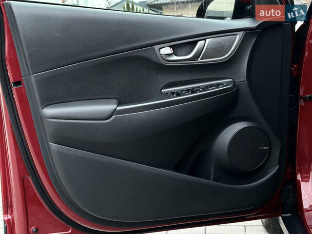 Красный Хендай Kona, объемом двигателя 0 л и пробегом 135 тыс. км за 17990 $, фото 29 на Automoto.ua