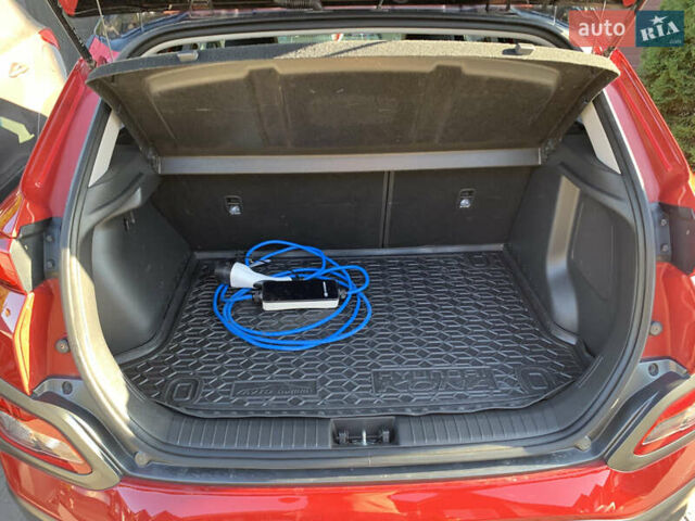 Красный Хендай Kona, объемом двигателя 0 л и пробегом 73 тыс. км за 17000 $, фото 16 на Automoto.ua
