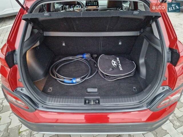 Красный Хендай Kona, объемом двигателя 0 л и пробегом 101 тыс. км за 16200 $, фото 45 на Automoto.ua