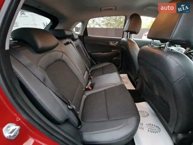 Красный Хендай Kona, объемом двигателя 0 л и пробегом 101 тыс. км за 16200 $, фото 24 на Automoto.ua