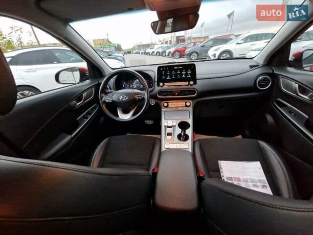 Красный Хендай Kona, объемом двигателя 0 л и пробегом 101 тыс. км за 16200 $, фото 18 на Automoto.ua