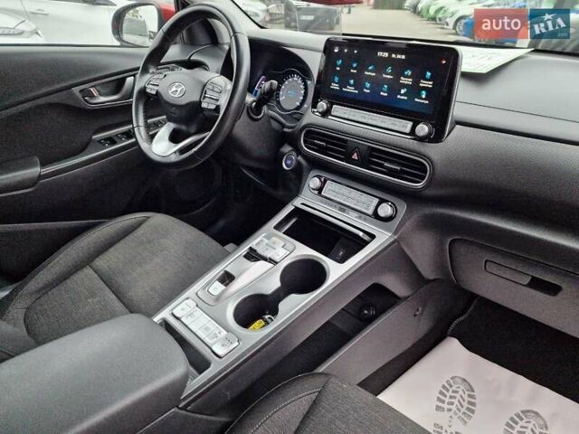 Червоний Хендай Kona, об'ємом двигуна 0 л та пробігом 79 тис. км за 16200 $, фото 47 на Automoto.ua