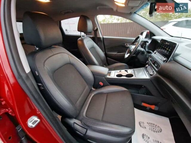 Красный Хендай Kona, объемом двигателя 0 л и пробегом 101 тыс. км за 16200 $, фото 19 на Automoto.ua