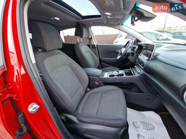 Красный Хендай Kona, объемом двигателя 0 л и пробегом 104 тыс. км за 17800 $, фото 49 на Automoto.ua
