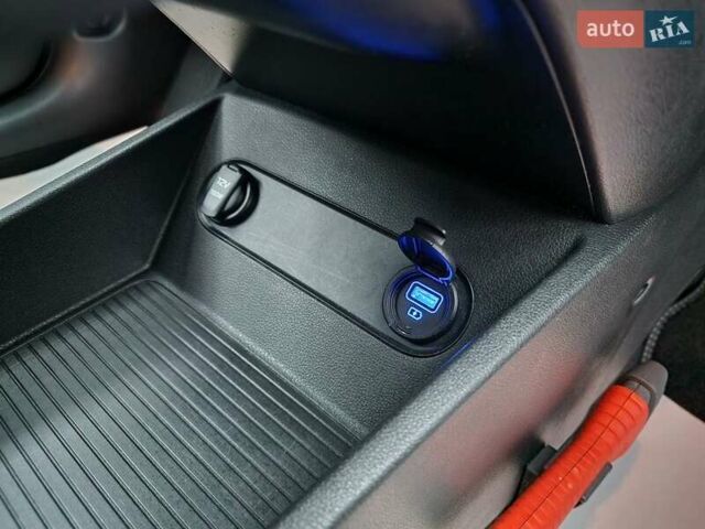 Красный Хендай Kona, объемом двигателя 0 л и пробегом 101 тыс. км за 16200 $, фото 39 на Automoto.ua