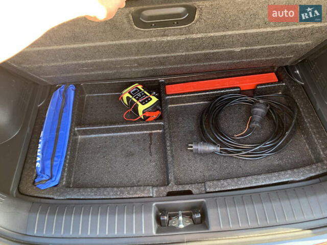 Красный Хендай Kona, объемом двигателя 0 л и пробегом 73 тыс. км за 17000 $, фото 15 на Automoto.ua