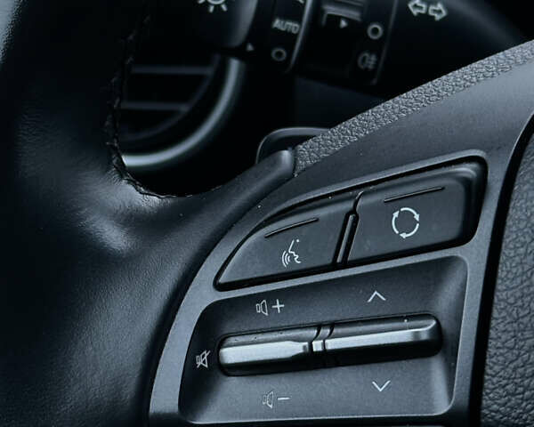 Красный Хендай Kona, объемом двигателя 0 л и пробегом 135 тыс. км за 17990 $, фото 54 на Automoto.ua