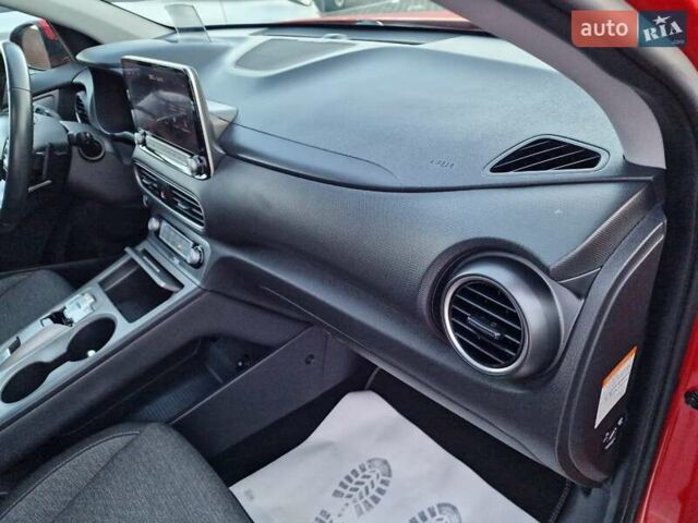 Красный Хендай Kona, объемом двигателя 0 л и пробегом 104 тыс. км за 17800 $, фото 50 на Automoto.ua