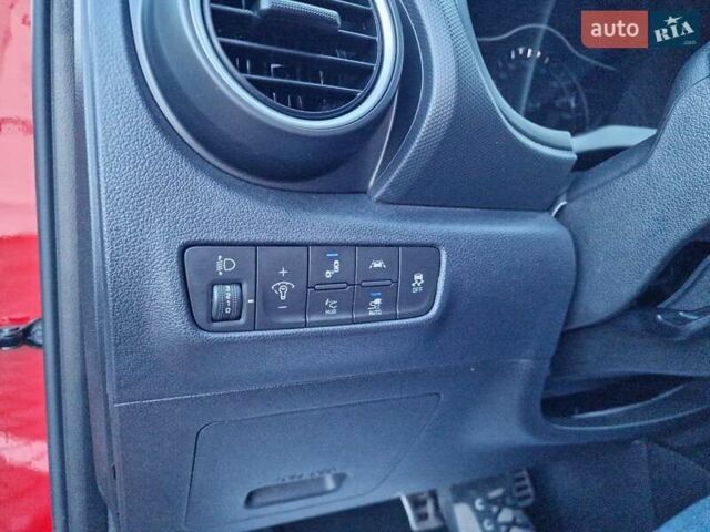 Красный Хендай Kona, объемом двигателя 0 л и пробегом 104 тыс. км за 17800 $, фото 27 на Automoto.ua