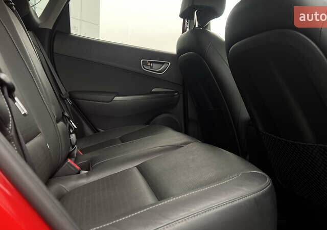 Красный Хендай Kona, объемом двигателя 0 л и пробегом 70 тыс. км за 19917 $, фото 31 на Automoto.ua