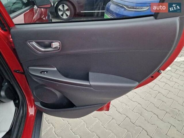 Червоний Хендай Kona, об'ємом двигуна 0 л та пробігом 79 тис. км за 16200 $, фото 42 на Automoto.ua