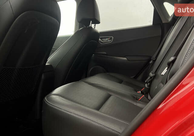 Красный Хендай Kona, объемом двигателя 0 л и пробегом 70 тыс. км за 19917 $, фото 28 на Automoto.ua