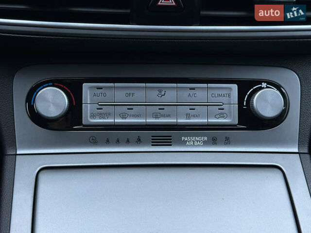 Красный Хендай Kona, объемом двигателя 0 л и пробегом 135 тыс. км за 17990 $, фото 43 на Automoto.ua