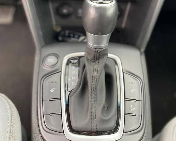 Красный Хендай Kona, объемом двигателя 1.59 л и пробегом 62 тыс. км за 17800 $, фото 13 на Automoto.ua