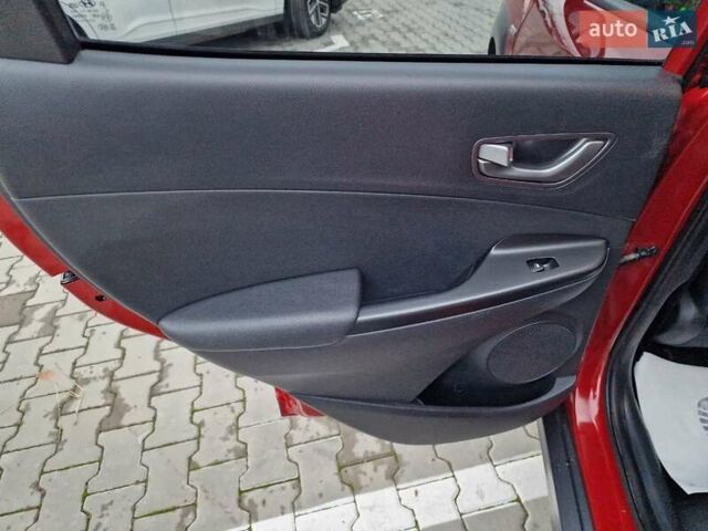 Красный Хендай Kona, объемом двигателя 0 л и пробегом 101 тыс. км за 16200 $, фото 44 на Automoto.ua