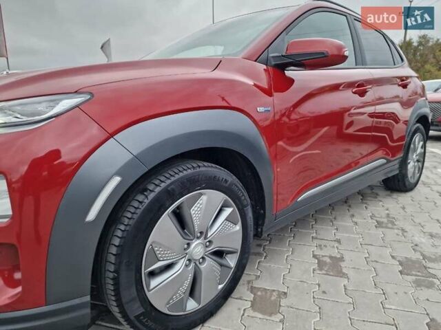 Красный Хендай Kona, объемом двигателя 0 л и пробегом 101 тыс. км за 16200 $, фото 13 на Automoto.ua
