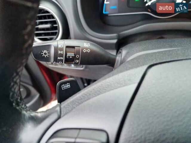 Красный Хендай Kona, объемом двигателя 0 л и пробегом 101 тыс. км за 16200 $, фото 32 на Automoto.ua