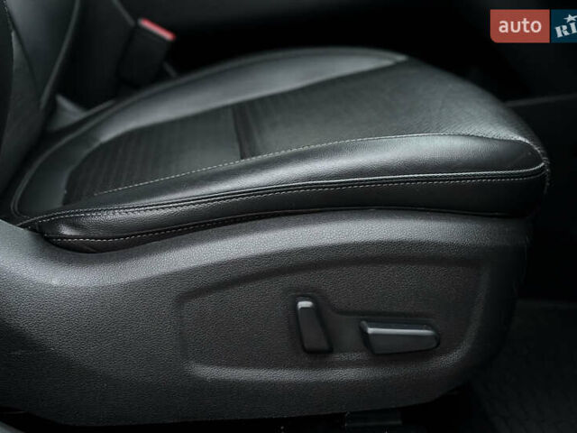 Красный Хендай Kona, объемом двигателя 0 л и пробегом 135 тыс. км за 17990 $, фото 58 на Automoto.ua