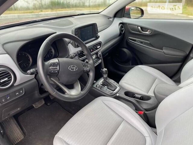 Красный Хендай Kona, объемом двигателя 1.59 л и пробегом 62 тыс. км за 17800 $, фото 2 на Automoto.ua