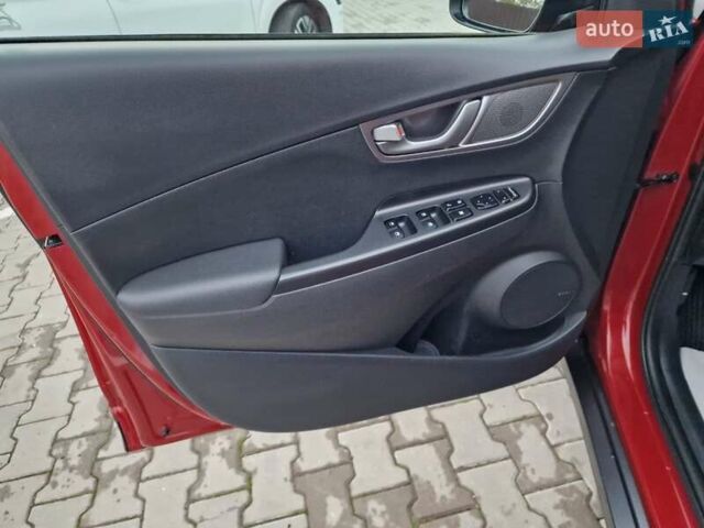 Красный Хендай Kona, объемом двигателя 0 л и пробегом 101 тыс. км за 16200 $, фото 40 на Automoto.ua