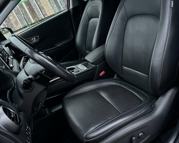 Красный Хендай Kona, объемом двигателя 0 л и пробегом 135 тыс. км за 17990 $, фото 33 на Automoto.ua