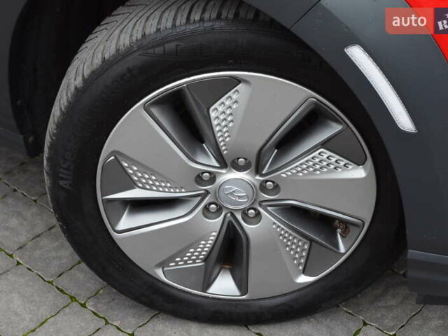 Красный Хендай Kona, объемом двигателя 0 л и пробегом 70 тыс. км за 19917 $, фото 4 на Automoto.ua