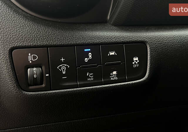 Красный Хендай Kona, объемом двигателя 0 л и пробегом 70 тыс. км за 19917 $, фото 13 на Automoto.ua