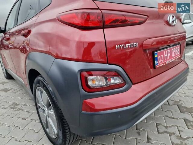 Красный Хендай Kona, объемом двигателя 0 л и пробегом 101 тыс. км за 16200 $, фото 8 на Automoto.ua