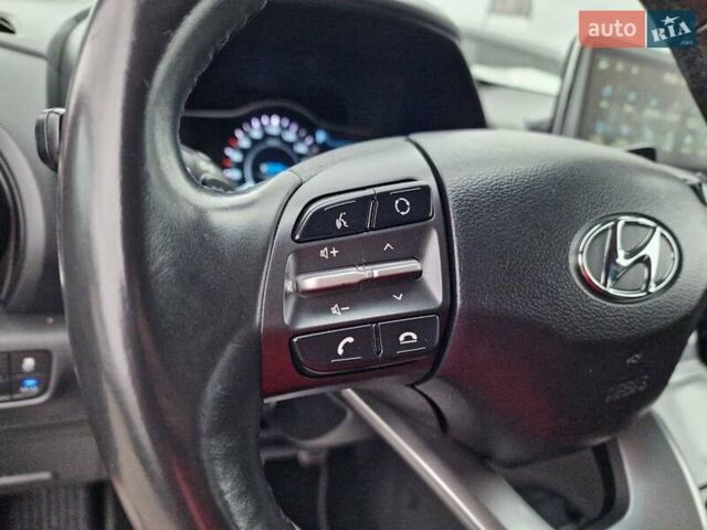 Червоний Хендай Kona, об'ємом двигуна 0 л та пробігом 79 тис. км за 16200 $, фото 29 на Automoto.ua