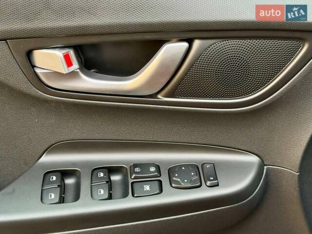 Красный Хендай Kona, объемом двигателя 0 л и пробегом 44 тыс. км за 17000 $, фото 16 на Automoto.ua