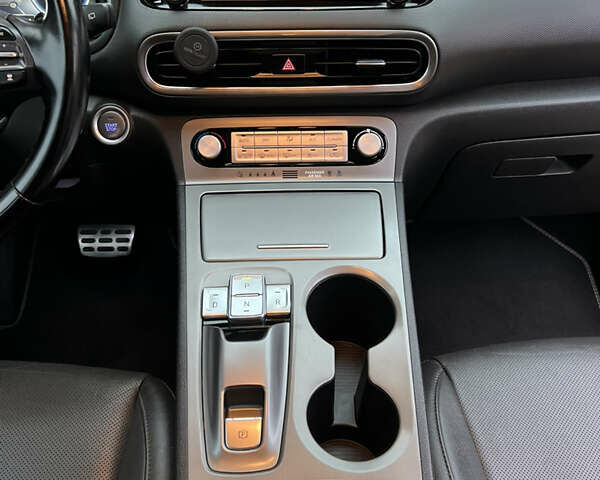 Червоний Хендай Kona, об'ємом двигуна 0 л та пробігом 57 тис. км за 19999 $, фото 26 на Automoto.ua