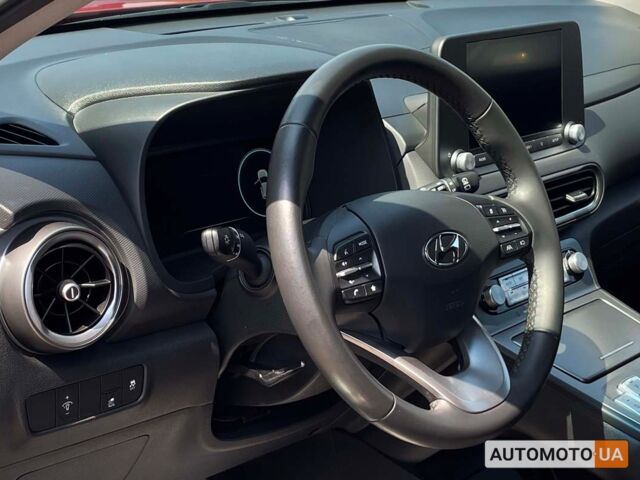 Красный Хендай Kona, объемом двигателя 64 л и пробегом 27 тыс. км за 21500 $, фото 7 на Automoto.ua