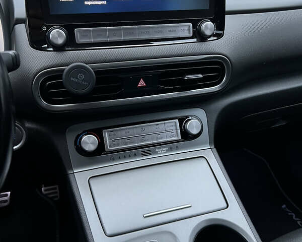 Червоний Хендай Kona, об'ємом двигуна 0 л та пробігом 57 тис. км за 19999 $, фото 29 на Automoto.ua