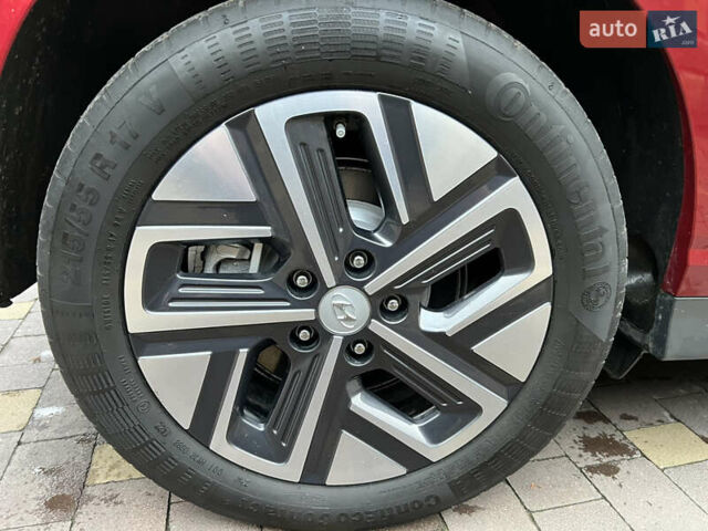 Червоний Хендай Kona, об'ємом двигуна 0 л та пробігом 57 тис. км за 19999 $, фото 45 на Automoto.ua