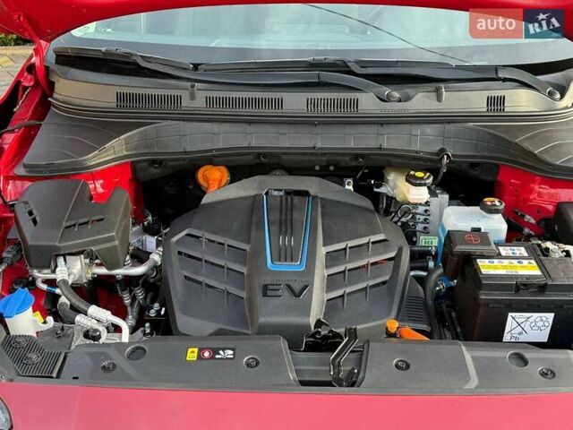 Красный Хендай Kona, объемом двигателя 0 л и пробегом 44 тыс. км за 17000 $, фото 41 на Automoto.ua