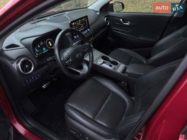Червоний Хендай Kona, об'ємом двигуна 0 л та пробігом 104 тис. км за 20999 $, фото 13 на Automoto.ua