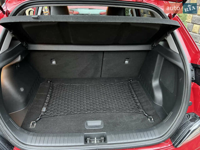 Червоний Хендай Kona, об'ємом двигуна 0 л та пробігом 57 тис. км за 19999 $, фото 41 на Automoto.ua