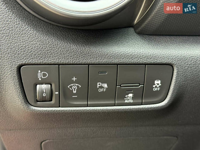 Красный Хендай Kona, объемом двигателя 0 л и пробегом 42 тыс. км за 17300 $, фото 16 на Automoto.ua